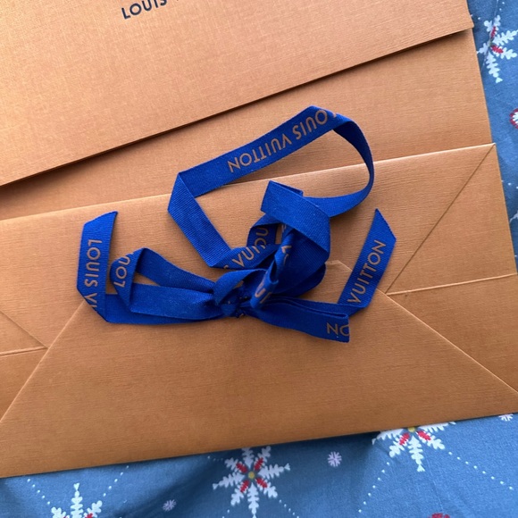 Louis Vuitton Shopping Bag - Picture 3 of 3